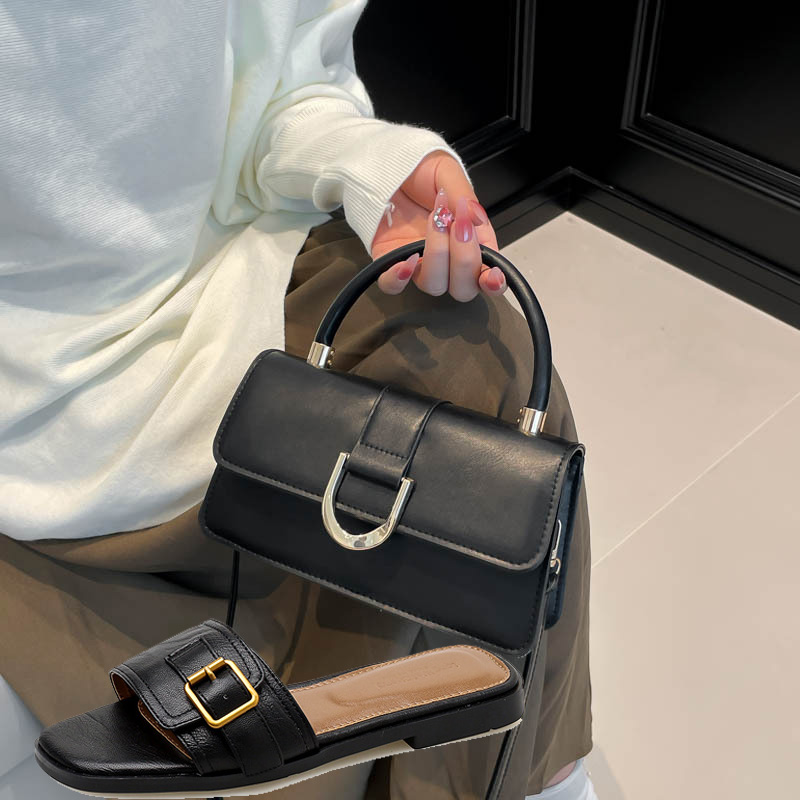 Women Bags And Shoes - صنادل وشباشب نسائية صيفية جديدة بتصميم